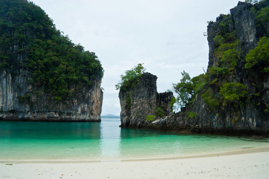 在Andaman美麗的海灘