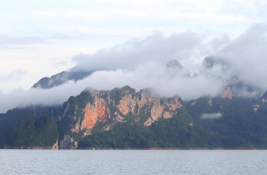 在泰國Khao Sok山和湖