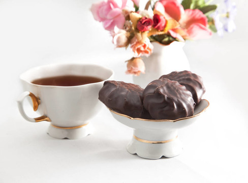杯茶和巧克力棉花糖
