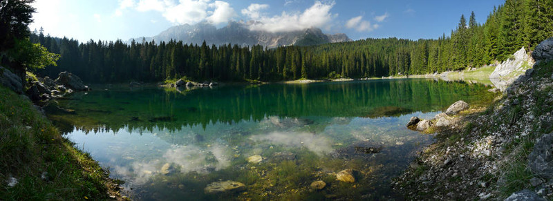 Carezza Lake（Karersee）在意大利白云巖