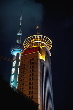 上海東方明珠塔；中國