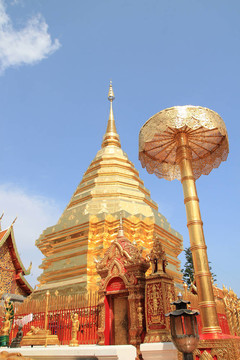 金廟和藍天Doi Sutep