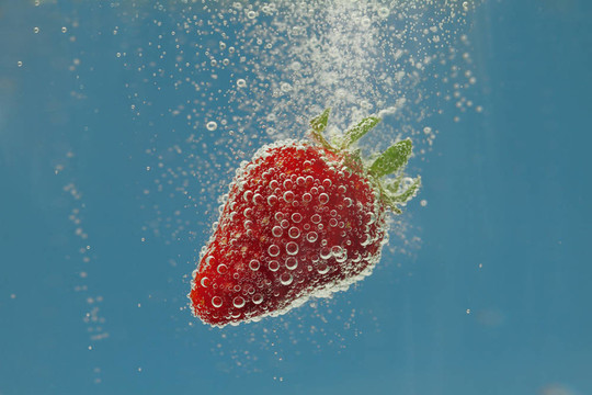 Strawberry在水