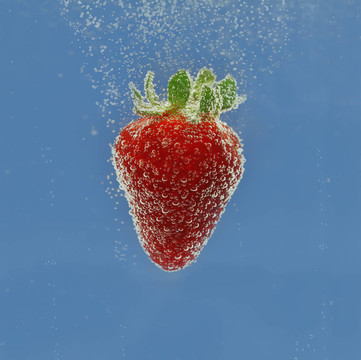 Strawberry在水