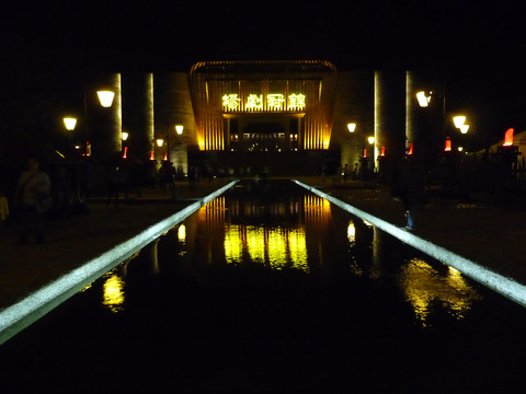 諸葛古鎮(zhèn)夜景錦冠劇場