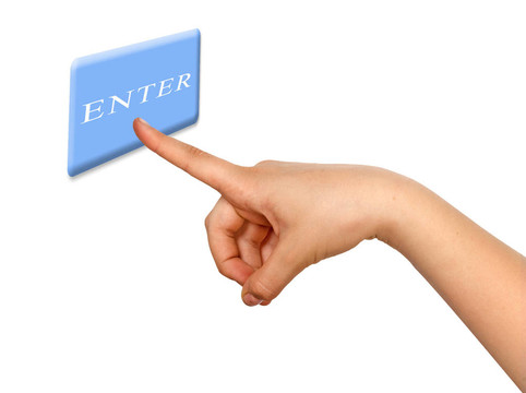 女孩按下Enter