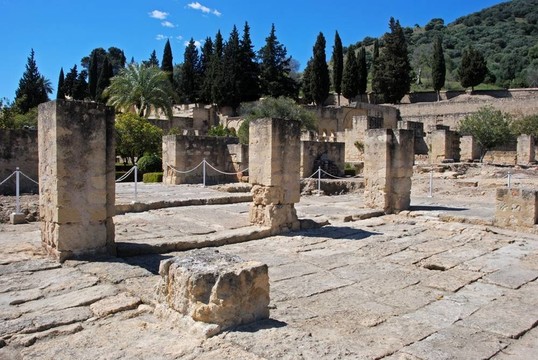 基礎(chǔ)；Medina Azahara；西班牙。