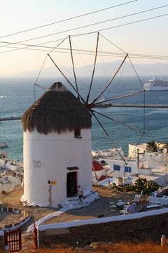 陽光明媚的米科諾斯島風(fēng)車（希臘；Cyclades）