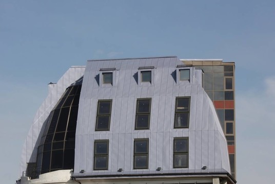 現(xiàn)代建筑玻璃塔