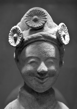 出土陶俑仕女表情特寫