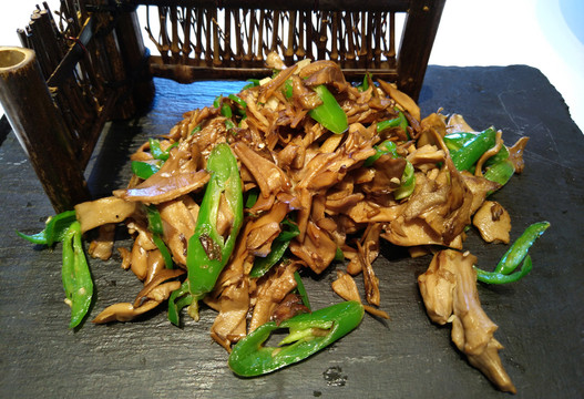 炒菌菇