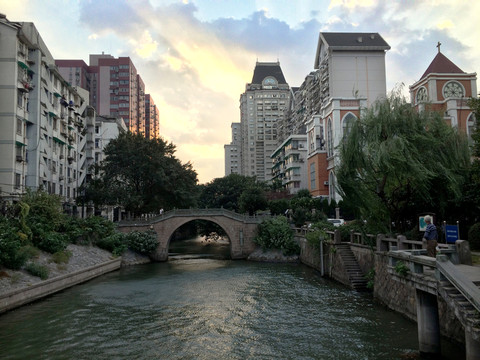 拱橋 民房 霞光 運河 杭州