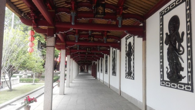 浮雕石廊