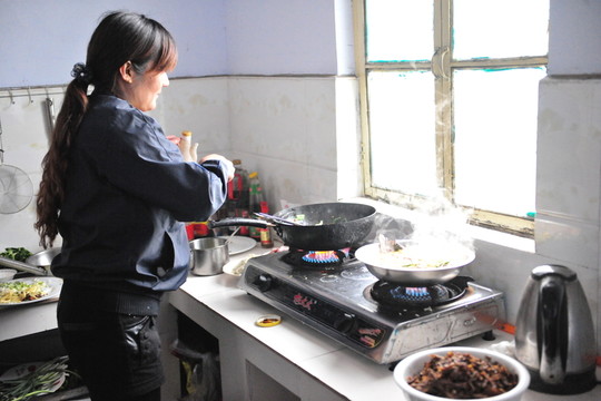 廚師  炒菜