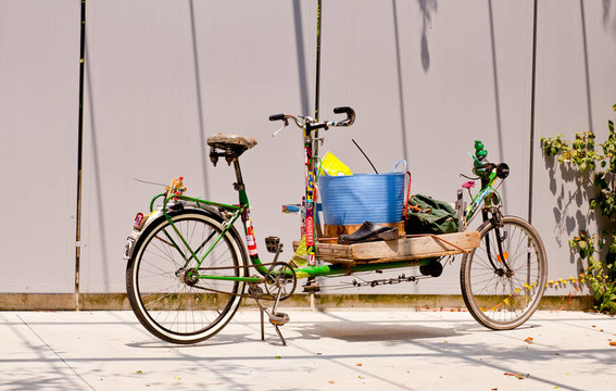 長(zhǎng)的舊自行車(chē)