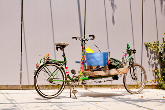 長(zhǎng)的舊自行車(chē)
