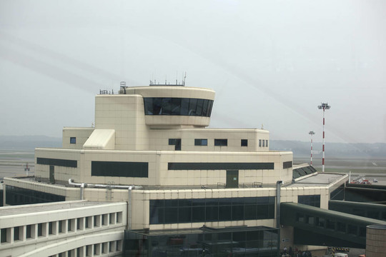 塔中機(jī)場控制