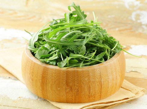 綠色天然芝麻菜碗；