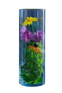 鮮花變成玻璃花瓶。