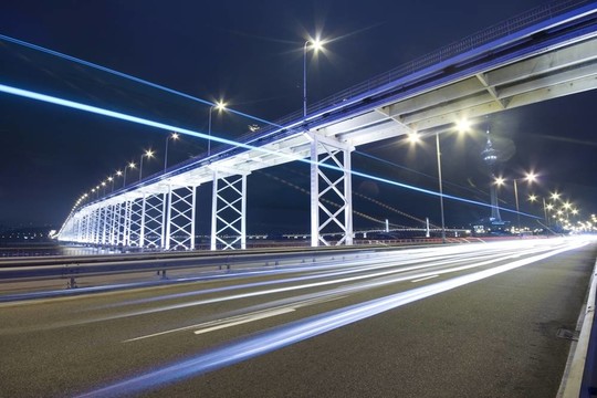 它是澳門橋下的一條公路