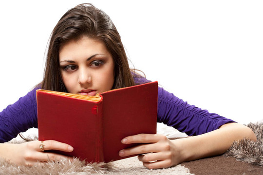 拉丁女孩讀書