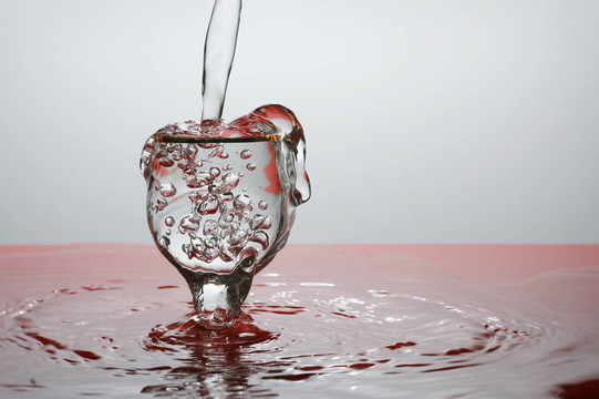 水