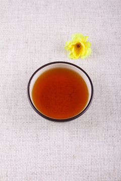 一杯黃色的茶