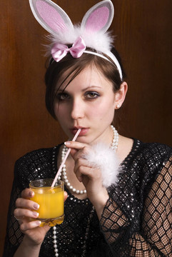 女人與雞尾酒