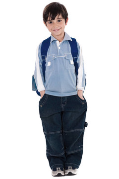 小男孩站
