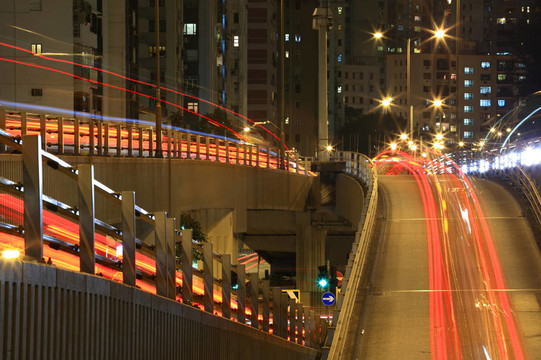 香港的高速公路系統(tǒng)，在夜間