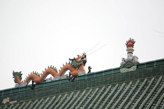 中華寺屋頂上的龍