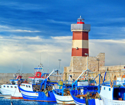 旅游莫諾波利港。Apulia。
