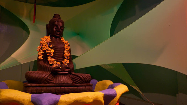 如來佛祖雕像的特殊綠色背景