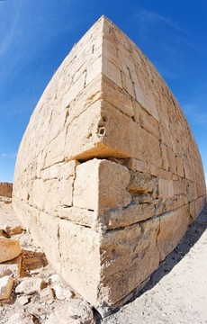 對(duì)古代石建筑角的魚眼變形觀