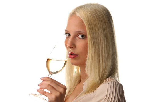 白葡萄酒的女人