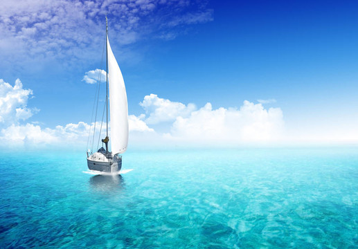 海洋中的帆船