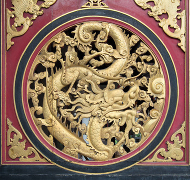 木雕龍