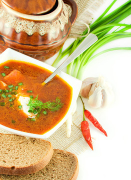Borsch；從甜菜、白菜番茄湯。洋蔥大蒜