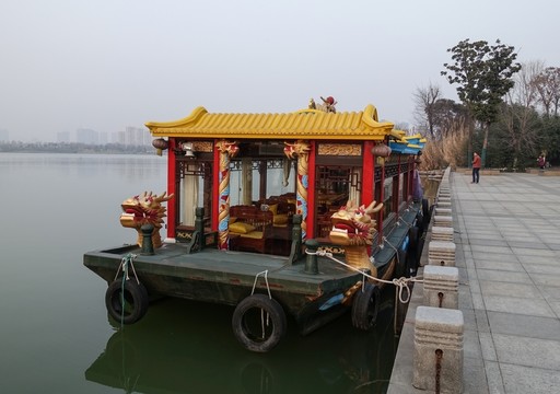 仿古游船