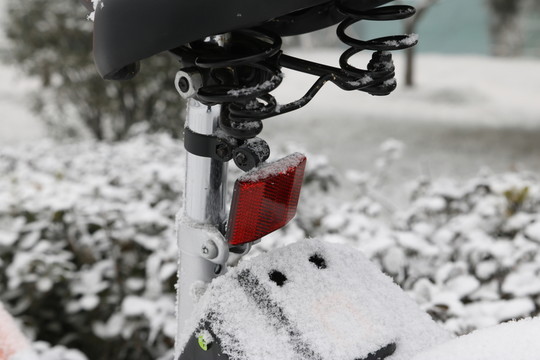 雪中的自行車