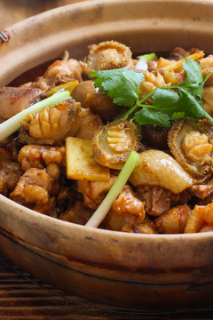 鮑魚燜雞