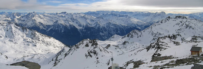 從卡隆峰的法國山大全景；Val Thorens；法國；阿爾卑斯山