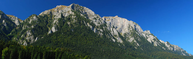 Bucegi山全景；Carpathian ridge
