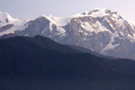 安裝lamjung雪山黃昏；尼泊爾