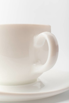 灰色背景空咖啡杯