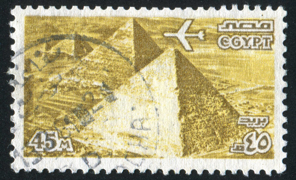 飛機(jī)在Giza Pyramids