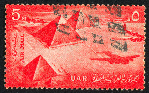 飛機(jī)在Giza Pyramids
