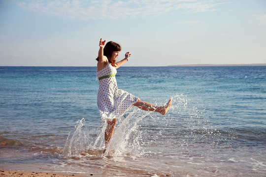 海岸快樂女子
