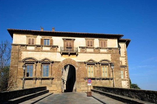 兄弟宮（Colle di Valdelsa）