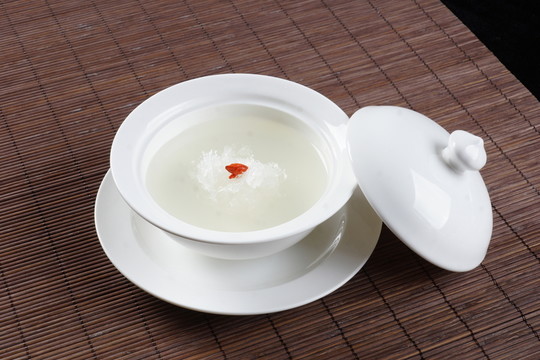 雪耳養(yǎng)生湯
